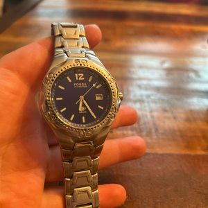 Mens Fossil watch, dial is blue